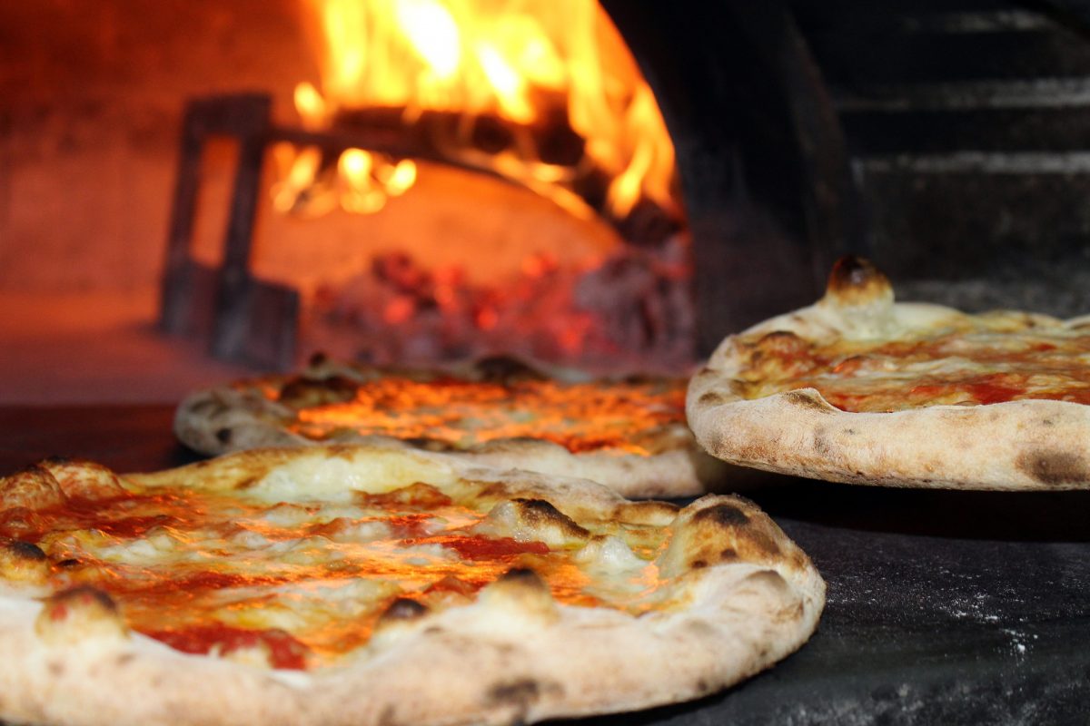 Ridiamoci su... - Pagina 5 Pizza_forno_legna-e1510748880108